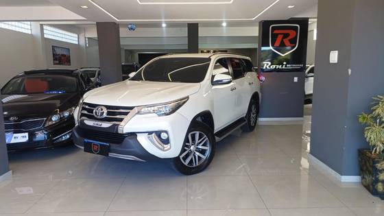 TOYOTA HILUX 2.8 SRX 4X4 CD 16V DIESEL 4P AUTOMÁTICO TOYOTA HILUX 2.8 SRX 4X4 CD 16V DIESEL 4P AUTOMÁTICO